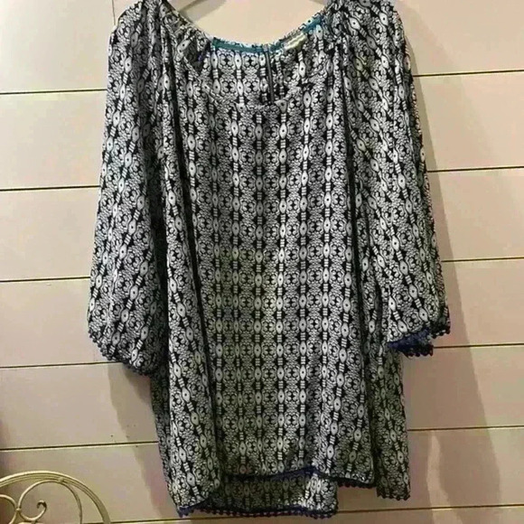 Eyeshadow Blue Paisley tunic, 1X - Picture 2 of 9